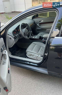 Седан Audi A6 2004 в 