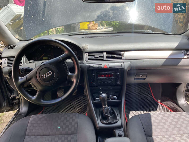 Седан Audi A6 2001 в Кременце