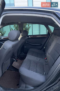 Седан Audi A6 2001 в 