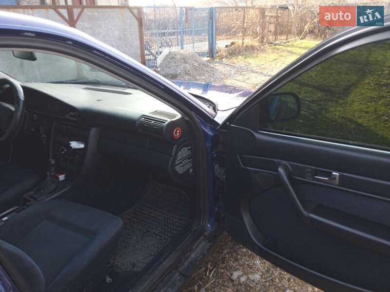 Седан Audi A6 1995 в Светловодске