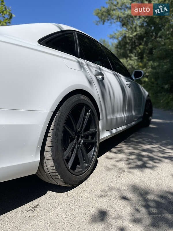 Седан Audi A6 2013 в Чернівцях