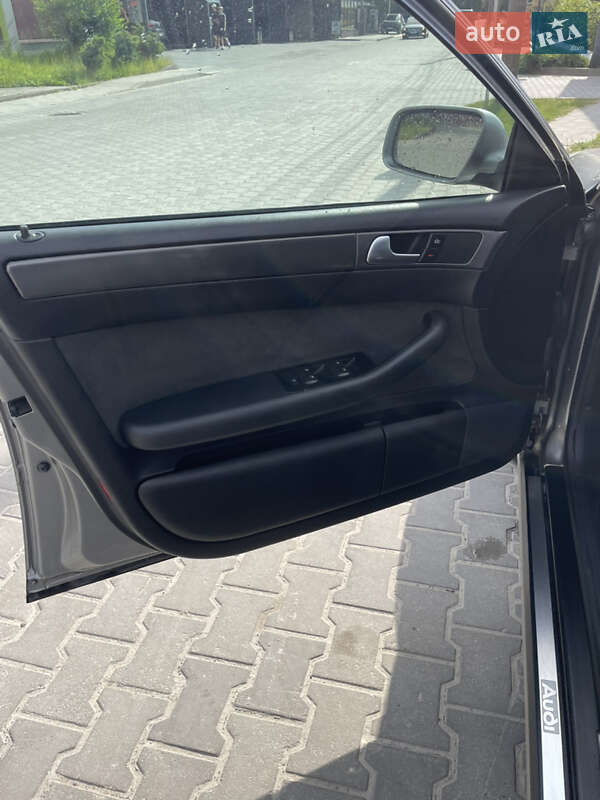 Седан Audi A6 2002 в Новояворовске