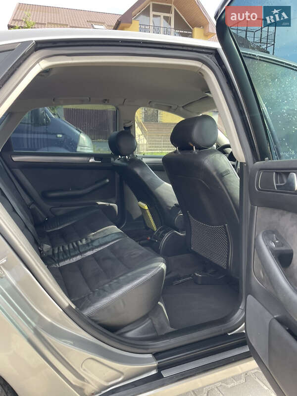 Седан Audi A6 2002 в Новояворовске