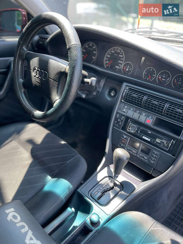 Седан Audi A6 1996 в Чернівцях