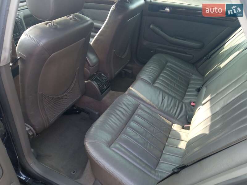 Седан Audi A6 2001 в Александровке
