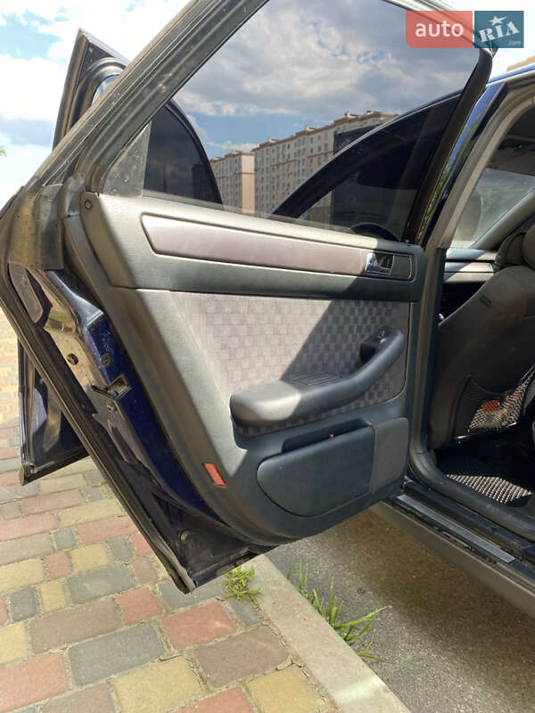 Седан Audi A6 2000 в Софиевской Борщаговке