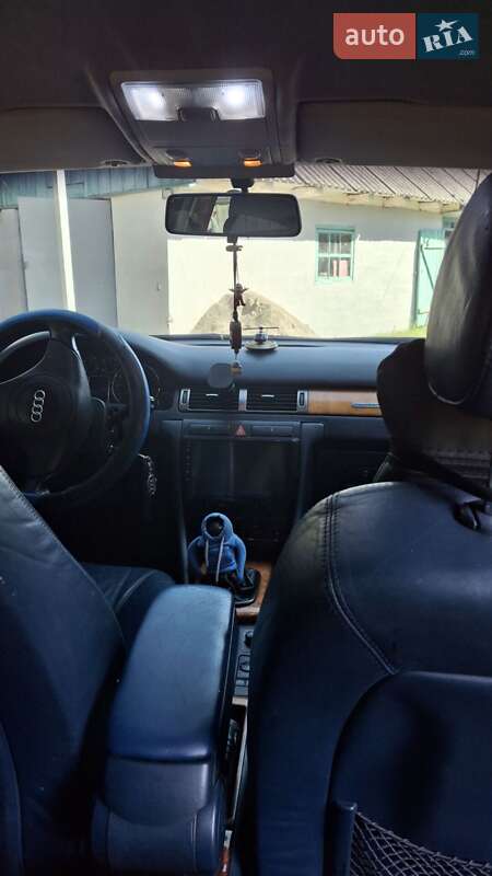 Седан Audi A6 1998 в Богуславе