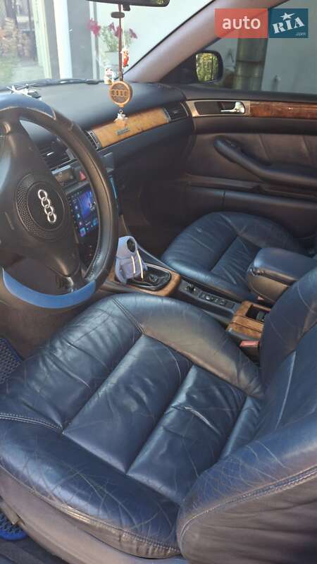 Седан Audi A6 1998 в Богуславе