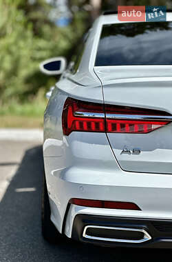 Седан Audi A6 2019 в 