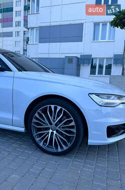 Седан Audi A6 2015 в 