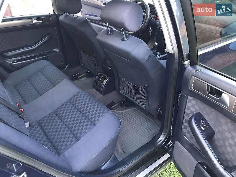 Седан Audi A6 2002 в Остроге