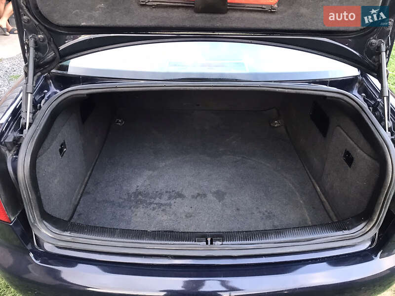 Седан Audi A6 2002 в Остроге