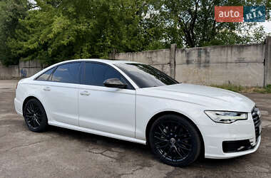 Седан Audi A6 2015 в 