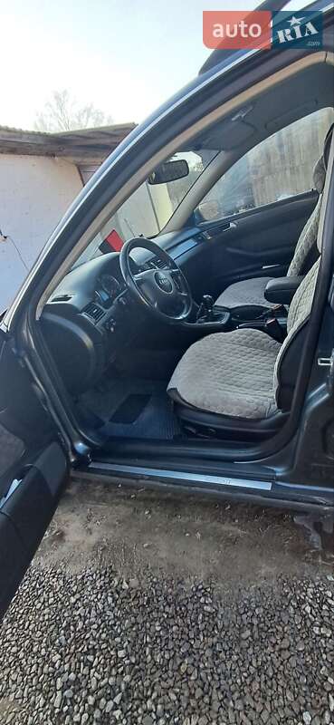 Универсал Audi A6 2003 в Костополе