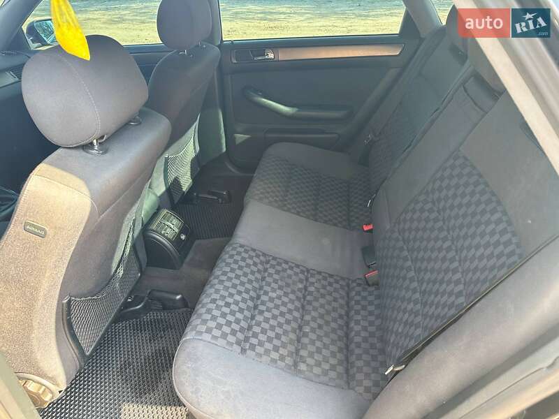 Седан Audi A6 2001 в Лебедине