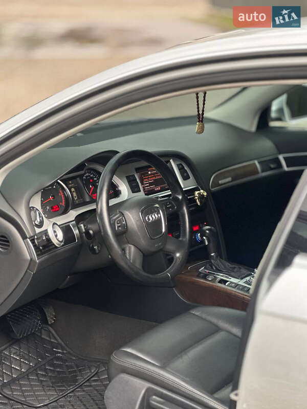 Седан Audi A6 2010 в Рахове