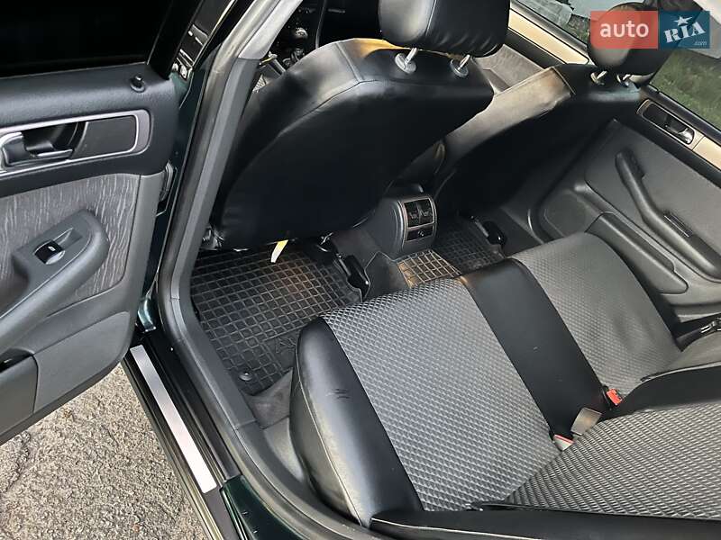 Седан Audi A6 2000 в Заводском