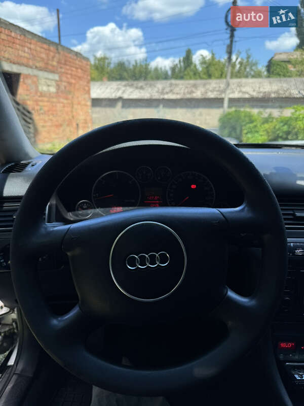 Седан Audi A6 2002 в Хотине
