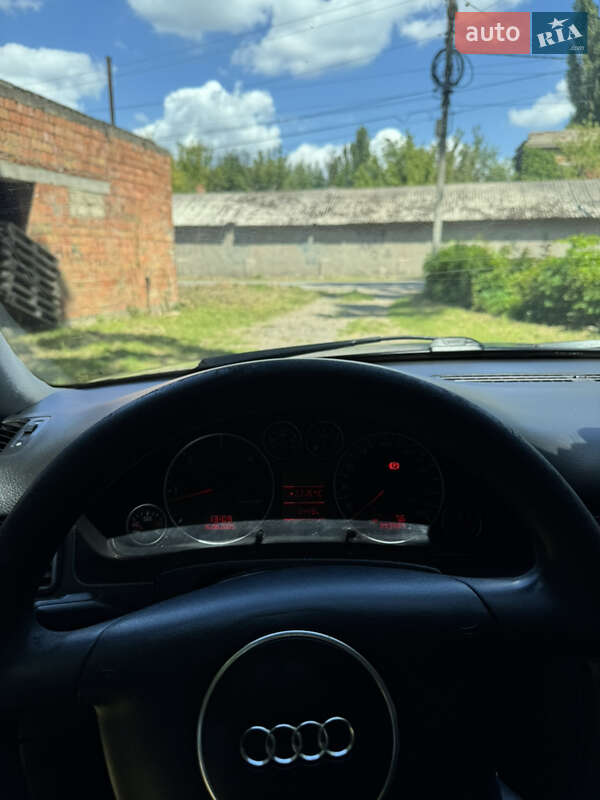 Седан Audi A6 2002 в Хотине