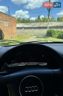 Седан Audi A6 2002 в 
