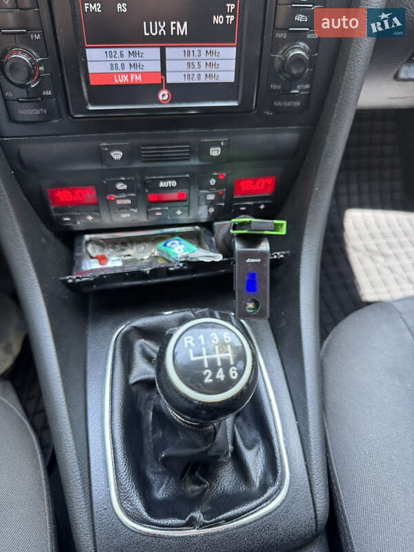 Седан Audi A6 2002 в Хотине