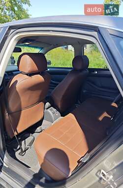 Седан Audi A6 2004 в 