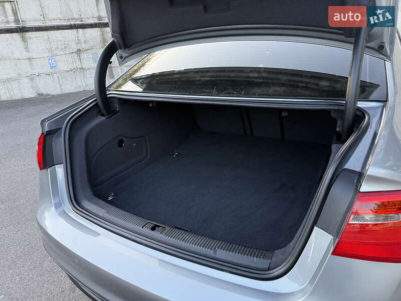 Седан Audi A6 2014 в Ровно