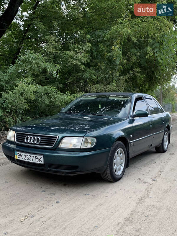 Седан Audi A6 1995 в Киверцах