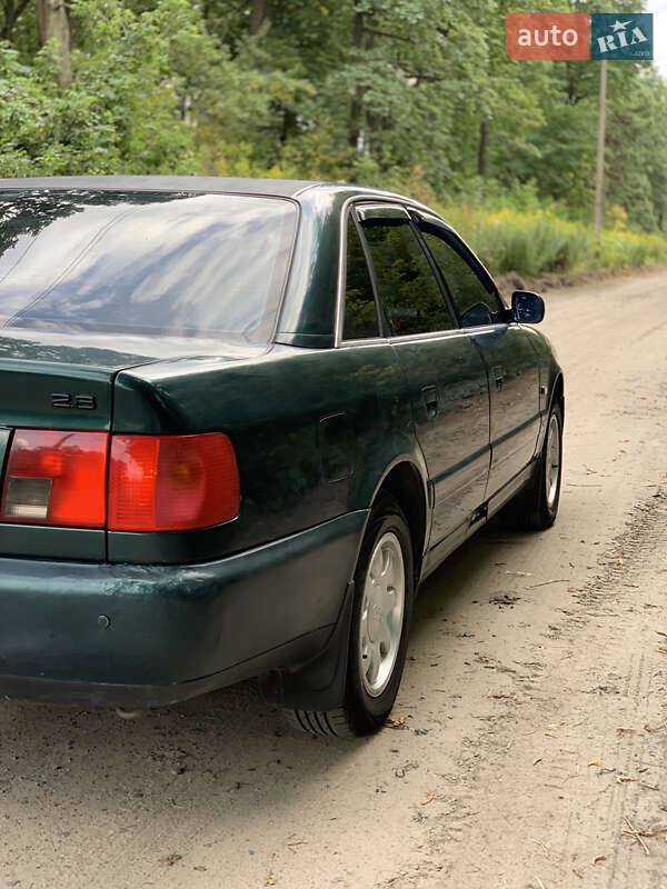 Седан Audi A6 1995 в Киверцах