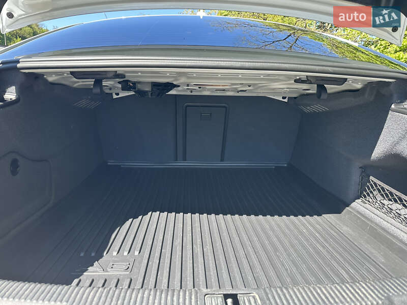 Седан Audi A6 2014 в Киеве