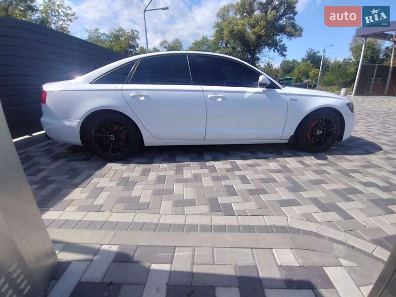 Седан Audi A6 2012 в Каневе