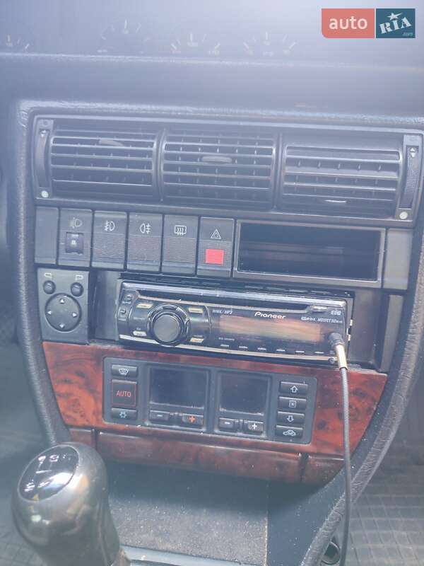 Седан Audi A6 1995 в Острозі