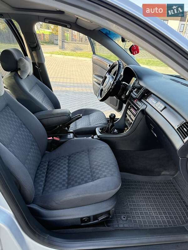 Седан Audi A6 2001 в Ровно