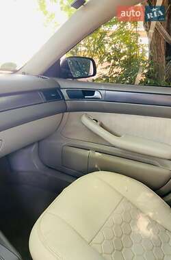 Седан Audi A6 2001 в 