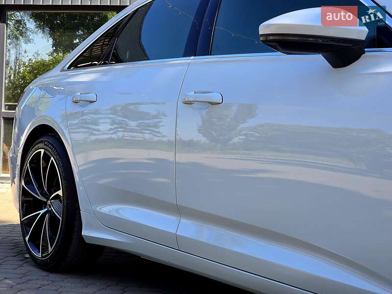 Седан Audi A6 2019 в Першотравенске