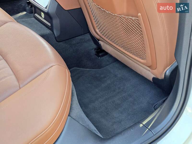 Седан Audi A6 2019 в Першотравенске