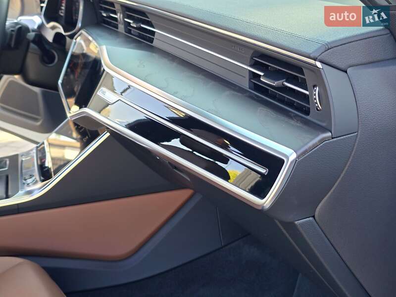 Седан Audi A6 2019 в Першотравенске