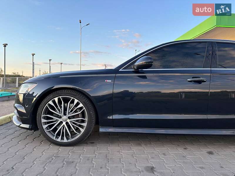 Седан Audi A6 2016 в Ромнах