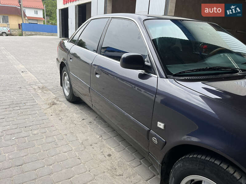 Седан Audi A6 1995 в Чорткові