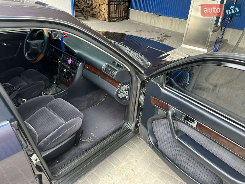 Седан Audi A6 1995 в Чорткові