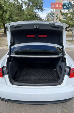 Седан Audi A6 2012 в 