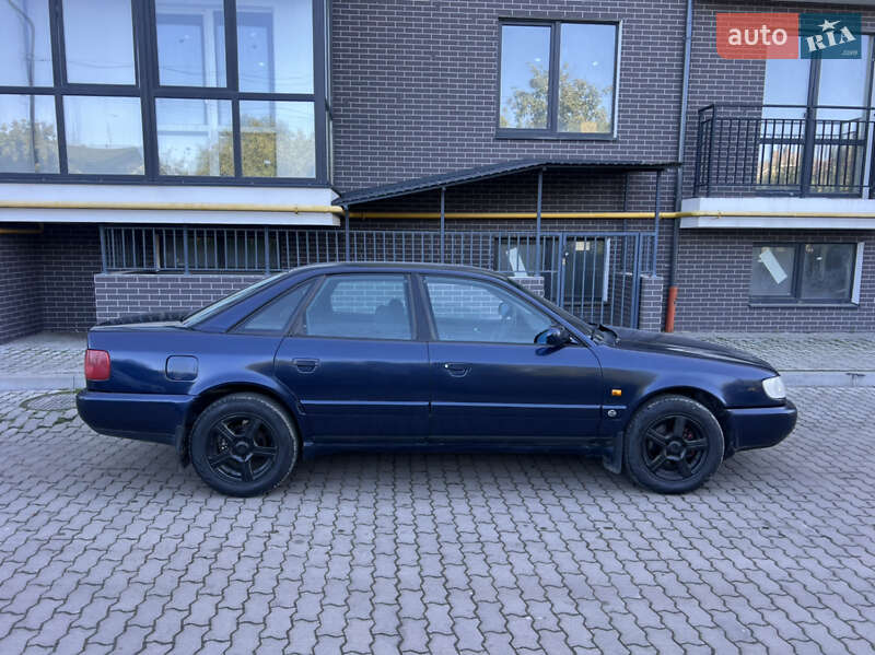 Седан Audi A6 1997 в Жовкве