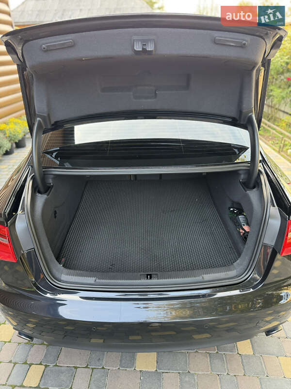 Седан Audi A6 2014 в Коростене