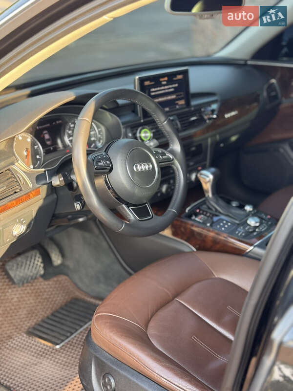 Седан Audi A6 2014 в Коростене
