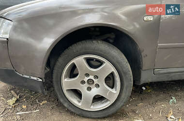 Седан Audi A6 2000 в 
