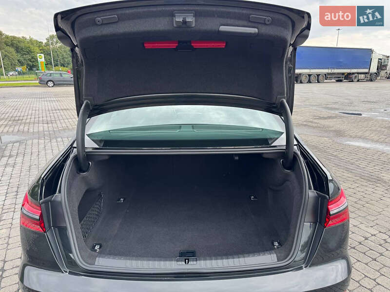 Седан Audi A6 2021 в Радивиліві