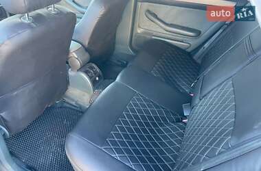 Седан Audi A6 2001 в 