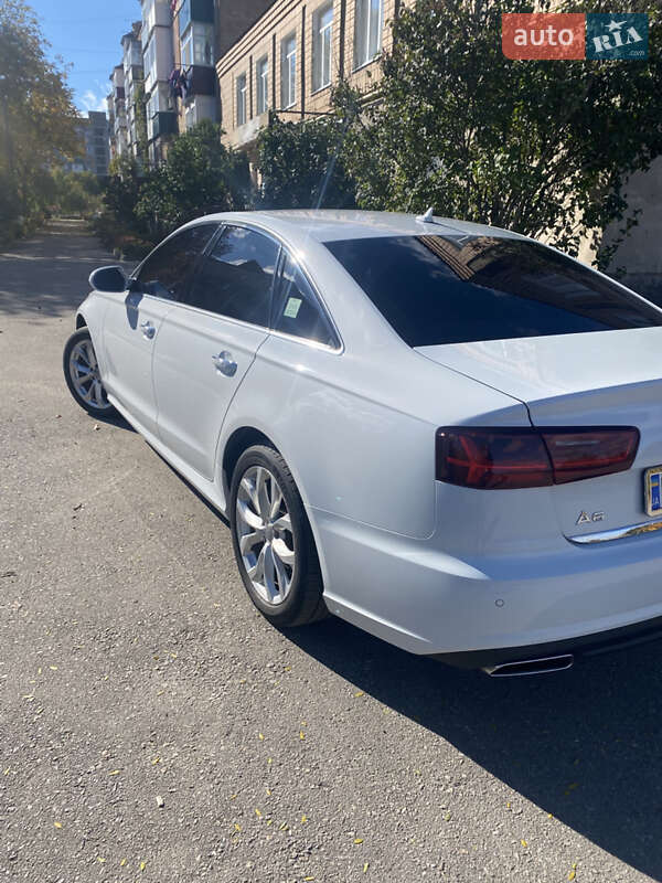Седан Audi A6 2015 в Знам'янці