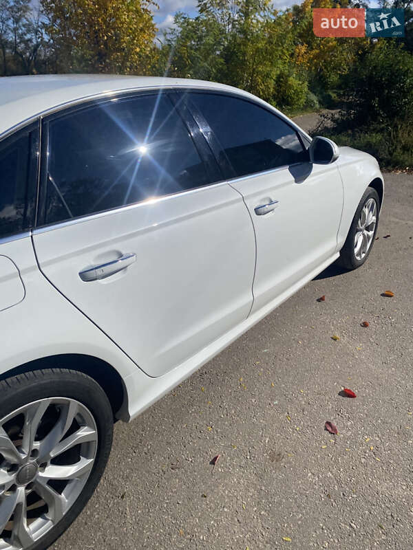 Седан Audi A6 2015 в Знам'янці