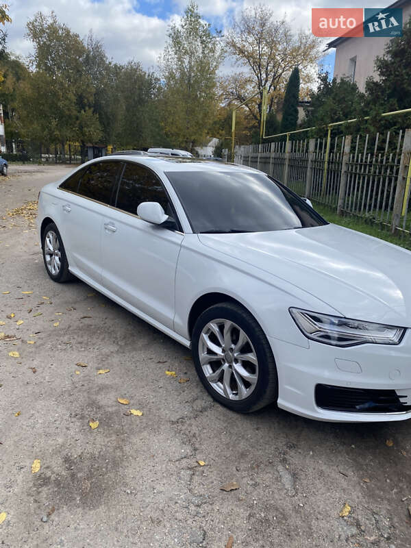 Седан Audi A6 2015 в Знам'янці